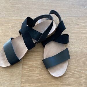 Universal Thread Black Cross-Strap Sandals
